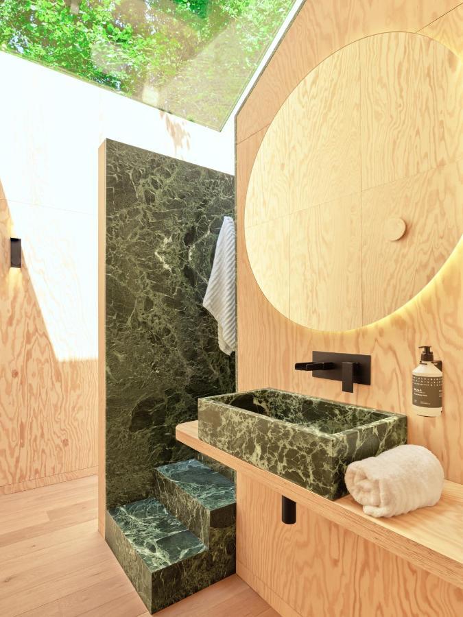 Hutstuf The Beaver & Private Outdoor Spa 라로셰안알데네 외부 사진